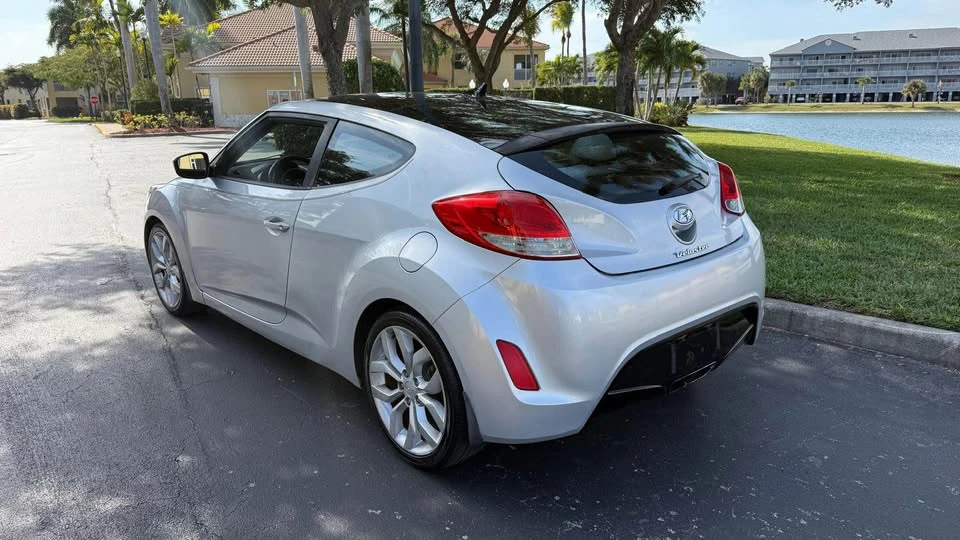 2012 Hyundai Veloster - Image 9 of 19