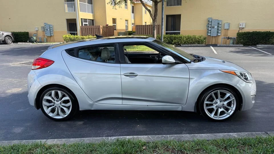 2012 Hyundai Veloster - Image 6 of 19