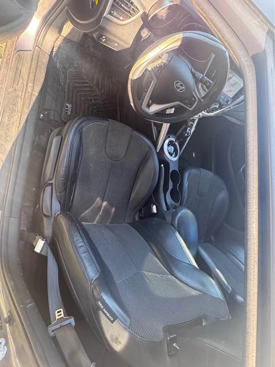 2012 Hyundai Veloster - Image 5 of 12