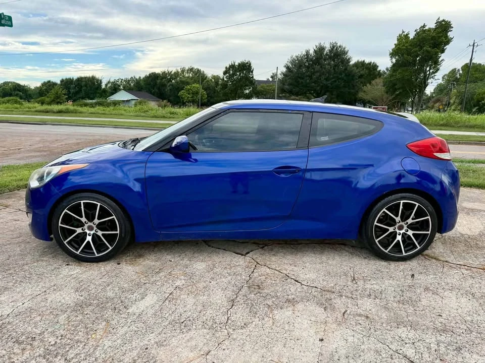 2012 Hyundai Veloster - Image 2 of 13