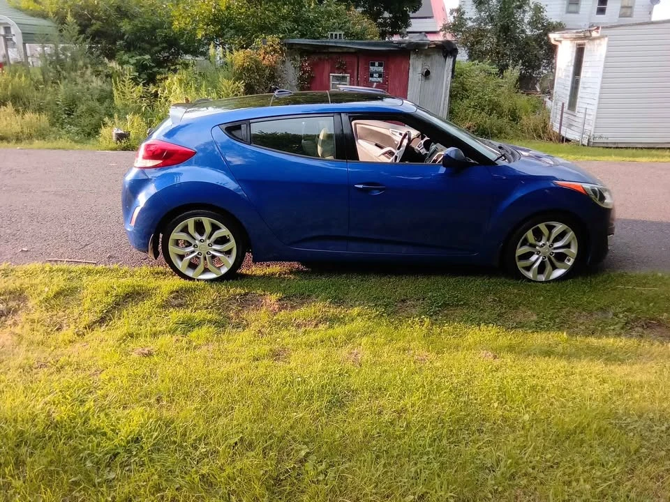 2012 Hyundai Veloster - Image 2 of 12
