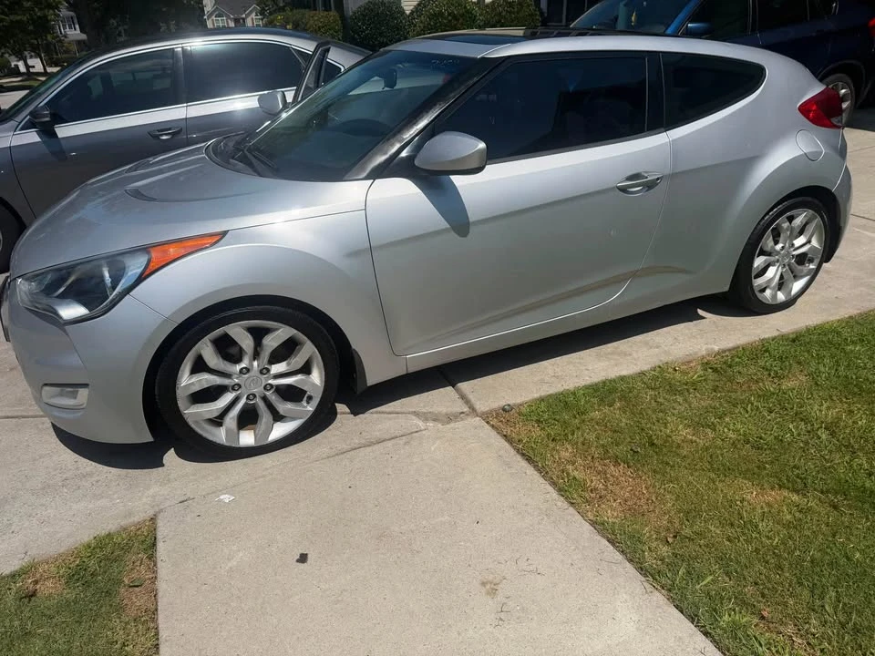 2012 Hyundai Veloster - Image 2 of 8