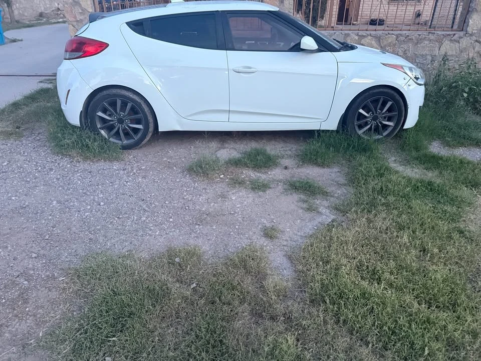 2012 Hyundai Veloster - Image 4 of 4