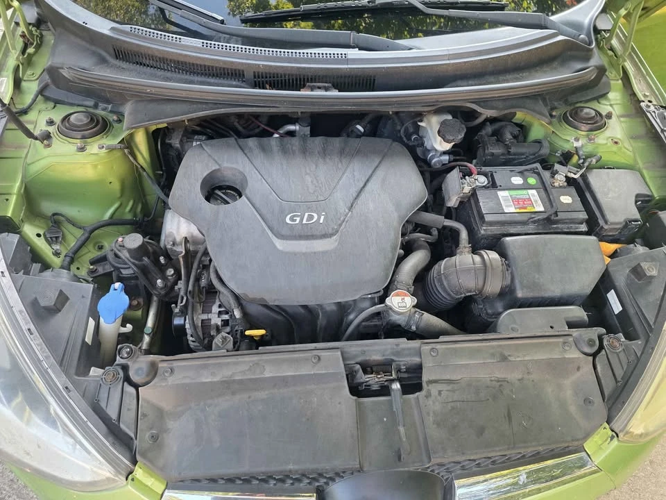 2012 Hyundai Veloster - Image 2 of 13