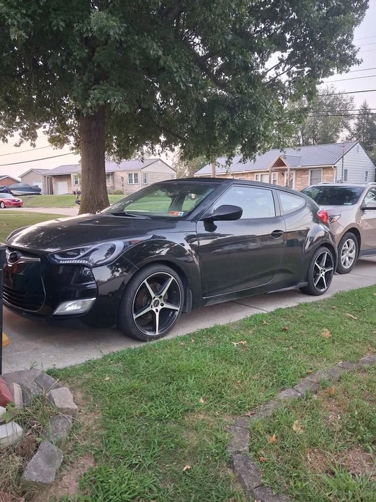 2012 Hyundai Veloster - Image 2 of 8