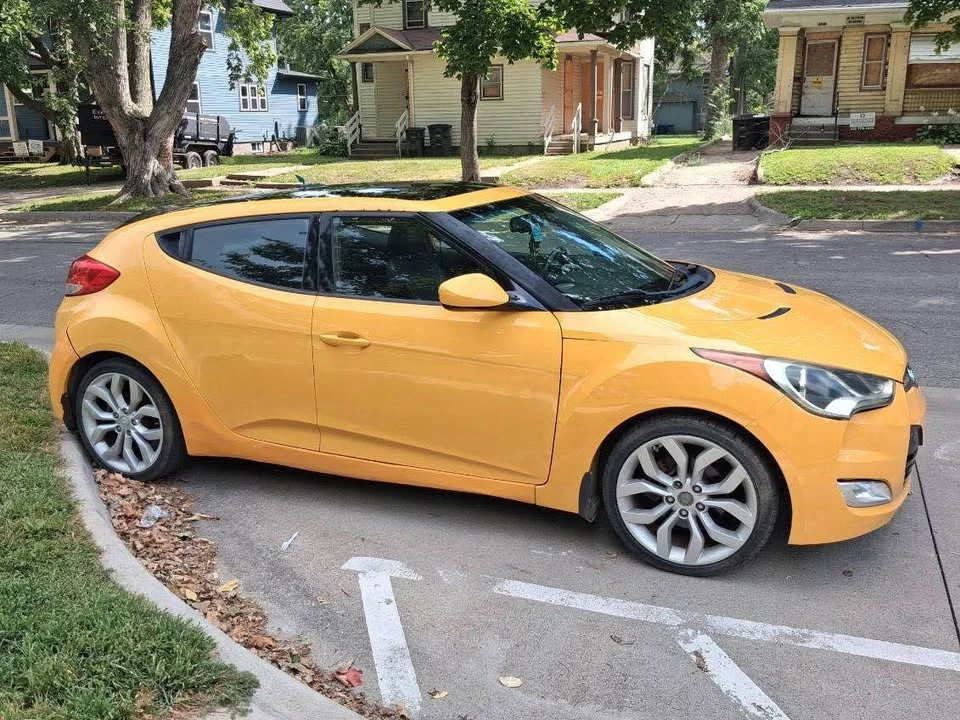 2012 Hyundai Veloster - Image 2 of 12