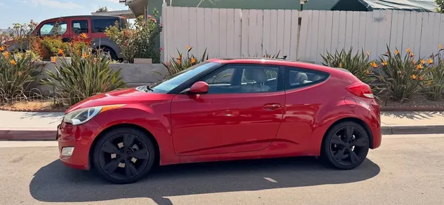 2012 Hyundai Veloster 2.0 Coupe 3D