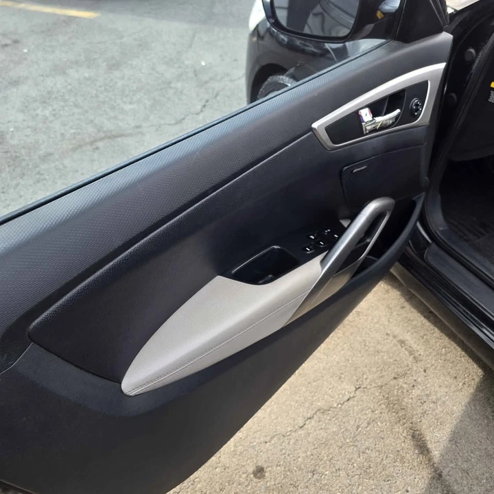 2012 Hyundai Veloster - Image 10 of 15