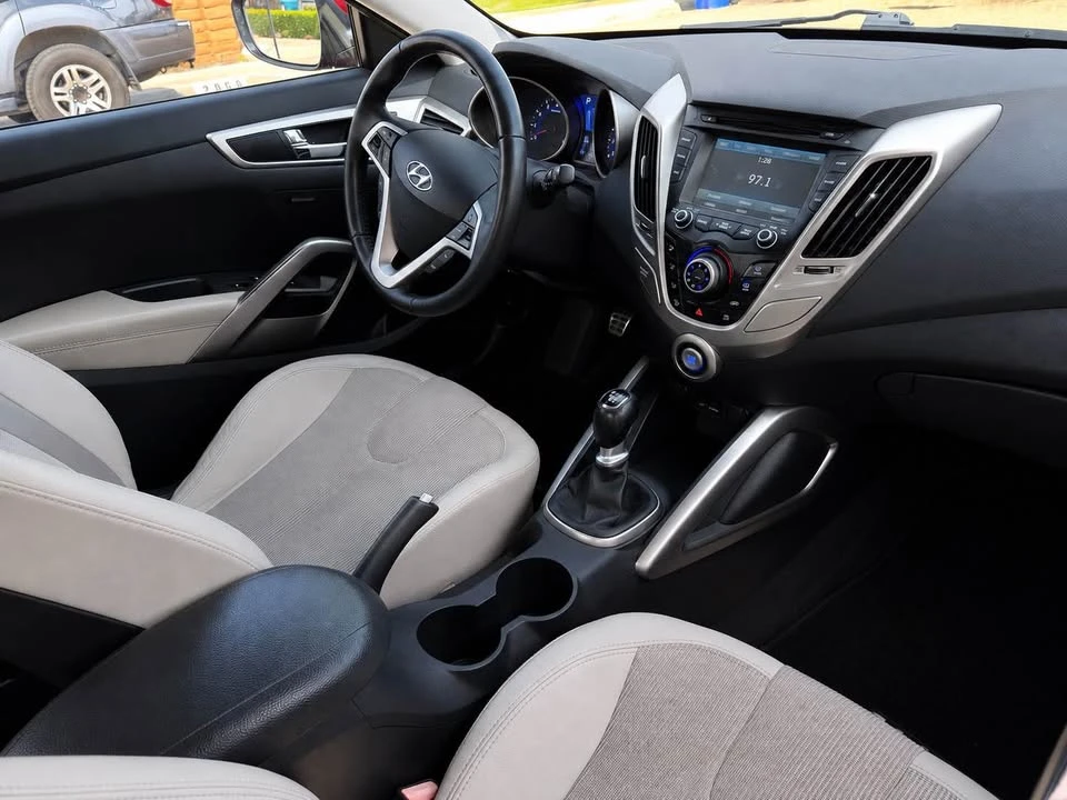 2012 Hyundai Veloster - Image 2 of 4