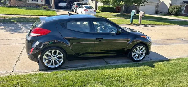 2012 Hyundai Veloster 2.0 Coupe 3D