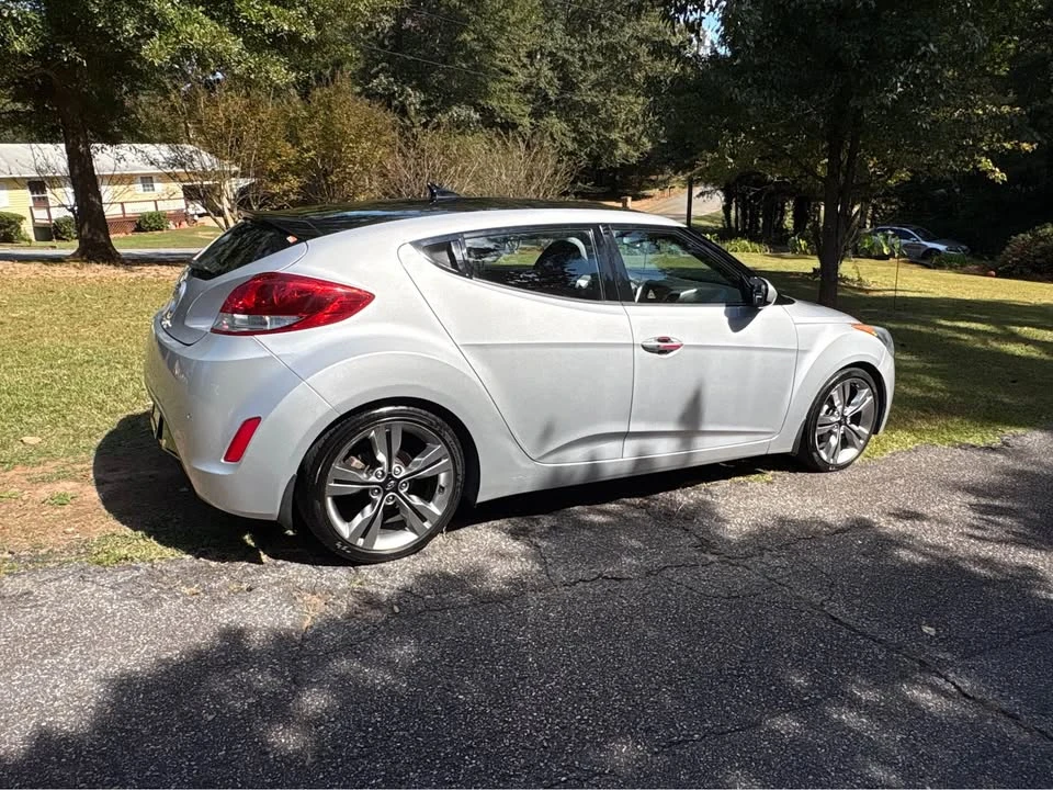 2012 Hyundai Veloster - Image 2 of 10