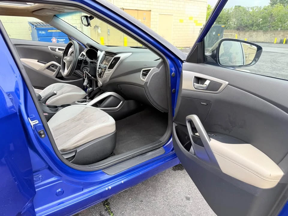 2012 Hyundai Veloster - Image 11 of 17