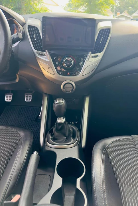 2012 Hyundai Veloster - Image 14 of 18