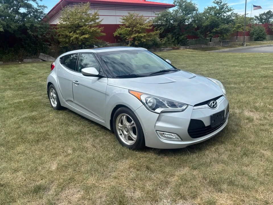 2012 Hyundai Veloster - Image 2 of 20