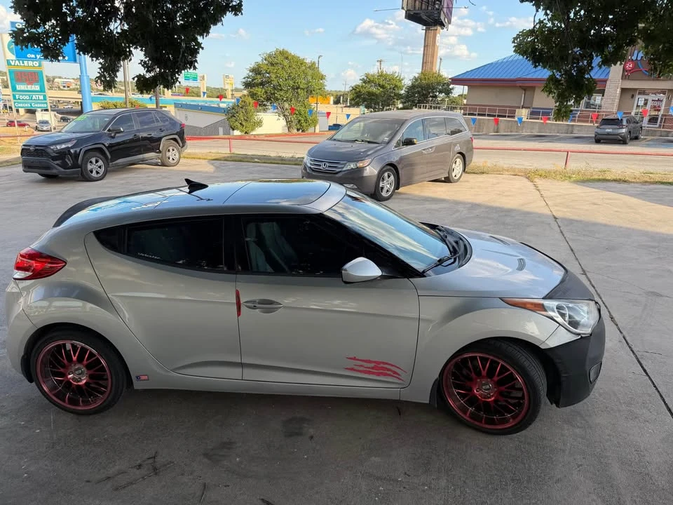 2012 Hyundai Veloster - Image 2 of 15