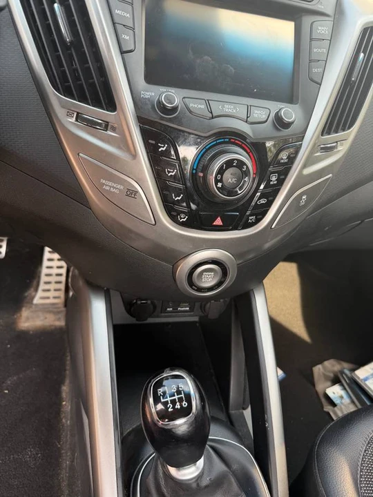 2012 Hyundai Veloster - Image 19 of 24