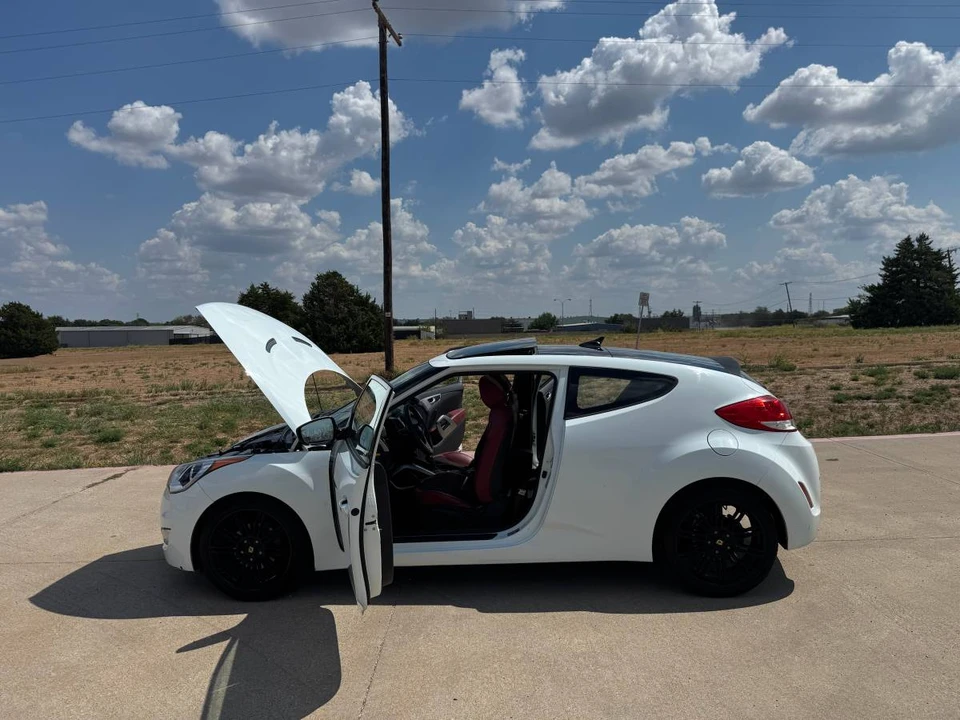 2012 Hyundai Veloster - Image 10 of 15