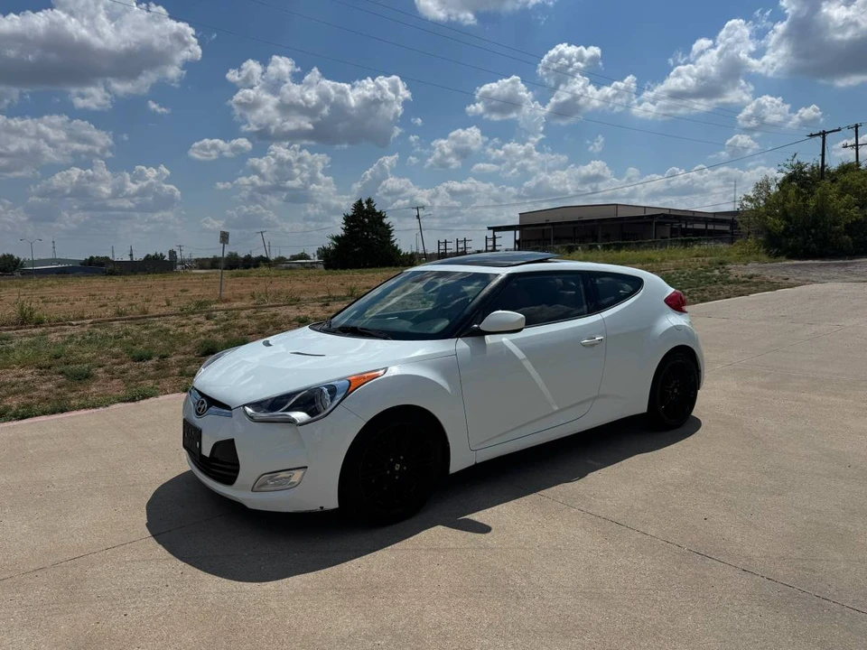 2012 Hyundai Veloster - Image 2 of 15