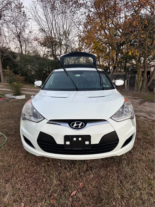 2012 Hyundai Veloster - Image 2 of 10