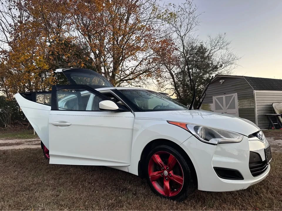 2012 Hyundai Veloster - Image 4 of 10