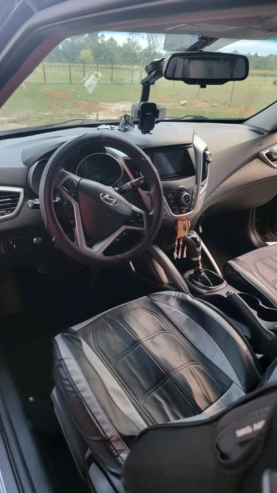 2012 Hyundai Veloster - Image 2 of 8