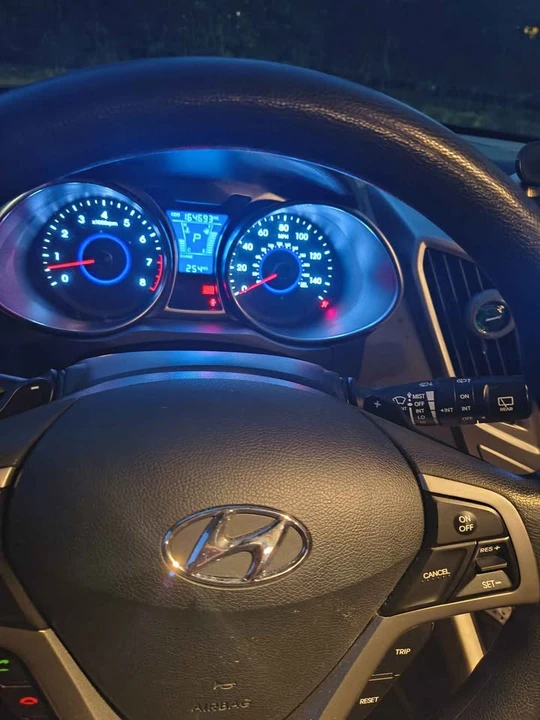 2012 Hyundai Veloster - Image 2 of 12