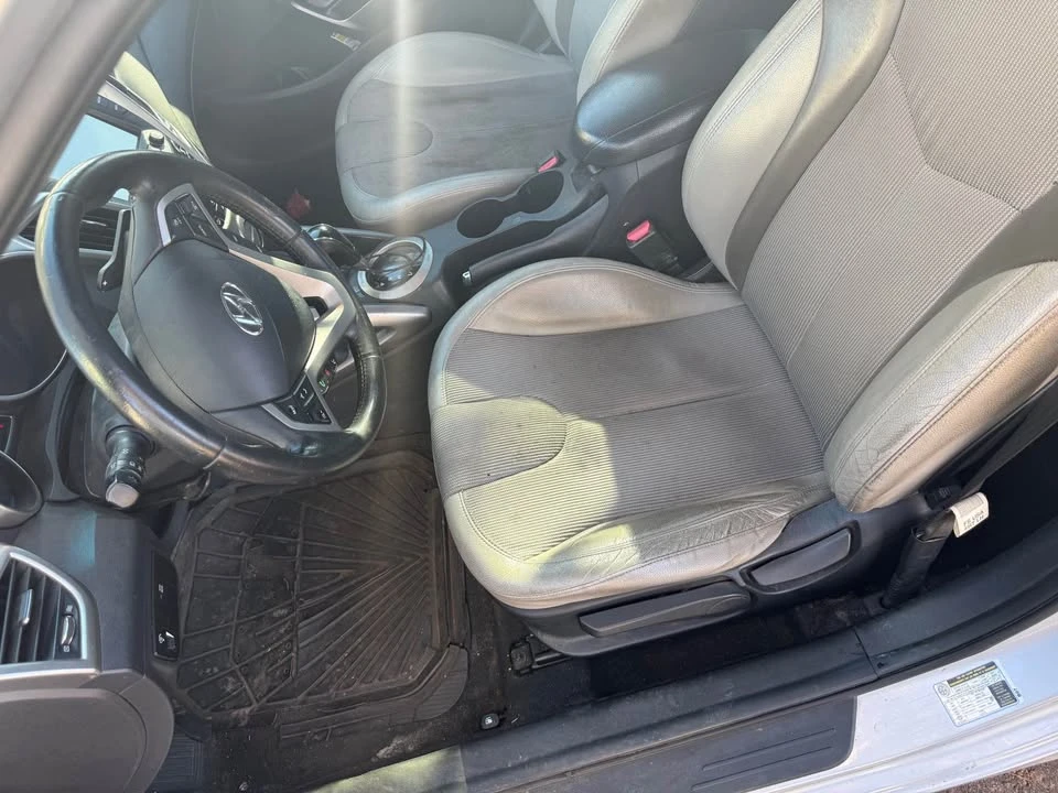 2012 Hyundai Veloster - Image 6 of 11