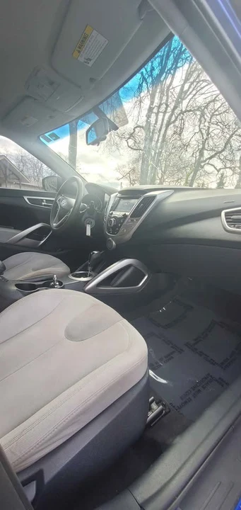 2012 Hyundai Veloster - Image 10 of 13