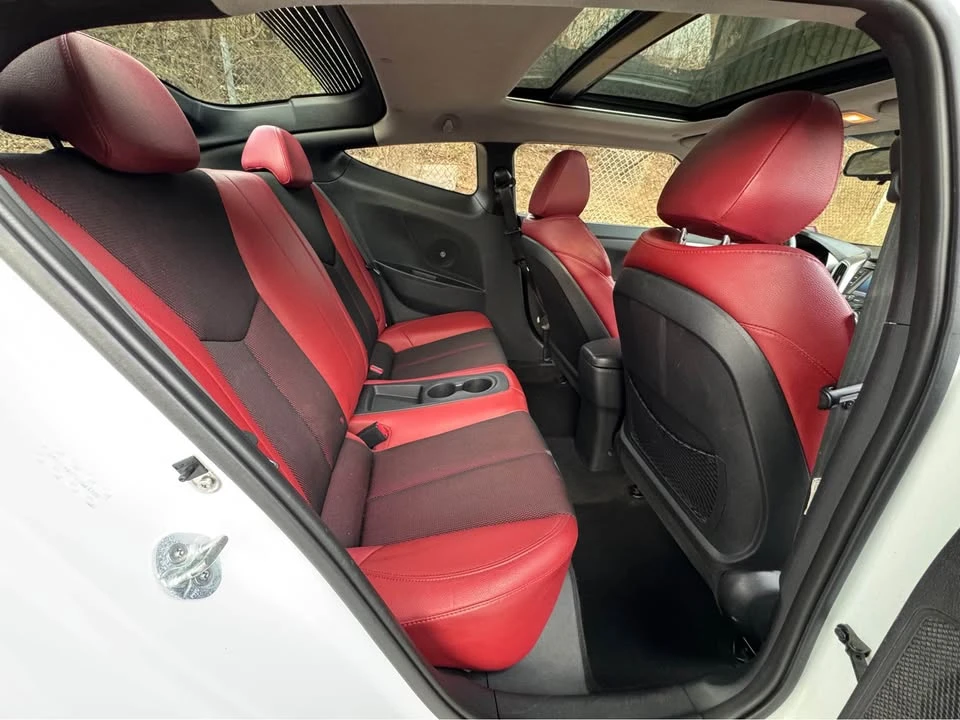2012 Hyundai Veloster - Image 11 of 15