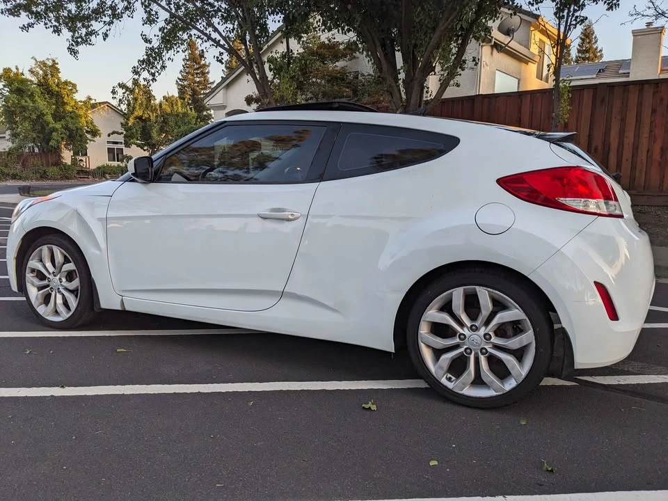 2012 Hyundai Veloster - Image 2 of 18