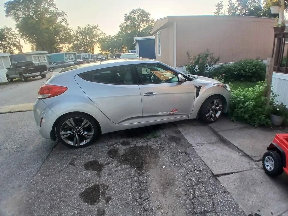 2012 Hyundai Veloster - Image 2 of 3