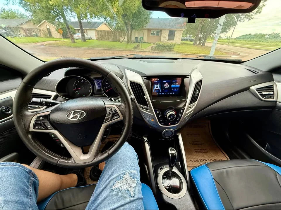 2012 Hyundai Veloster - Image 10 of 13