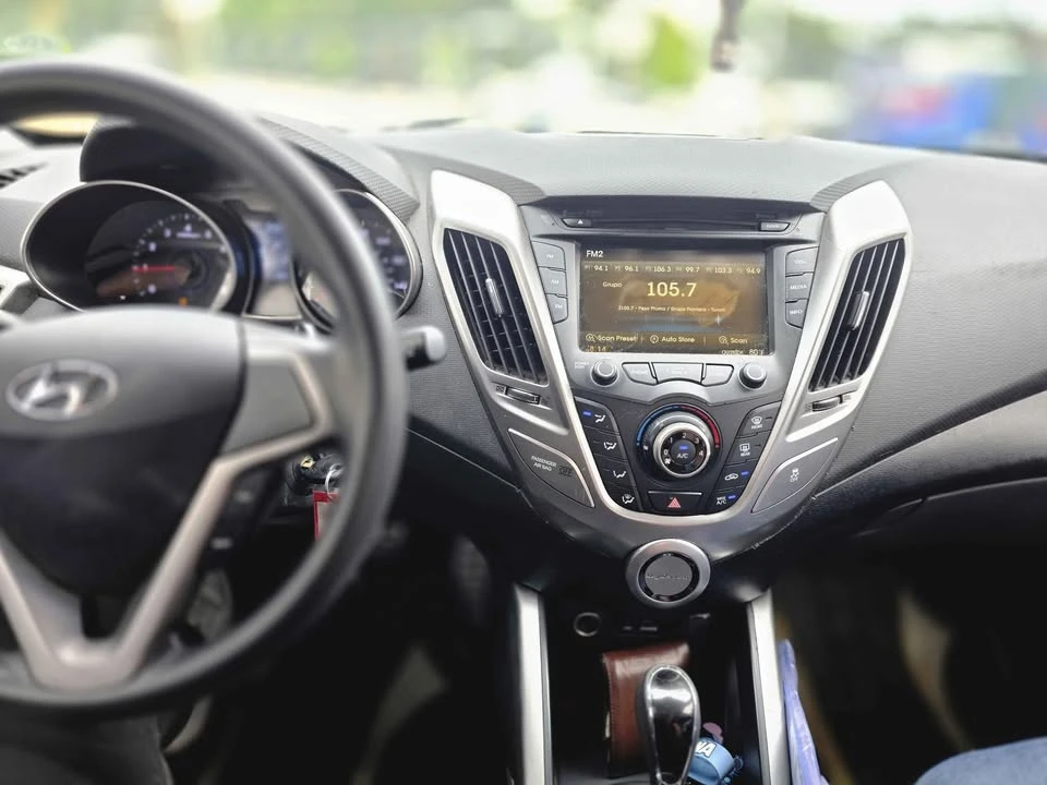 2012 Hyundai Veloster - Image 18 of 19