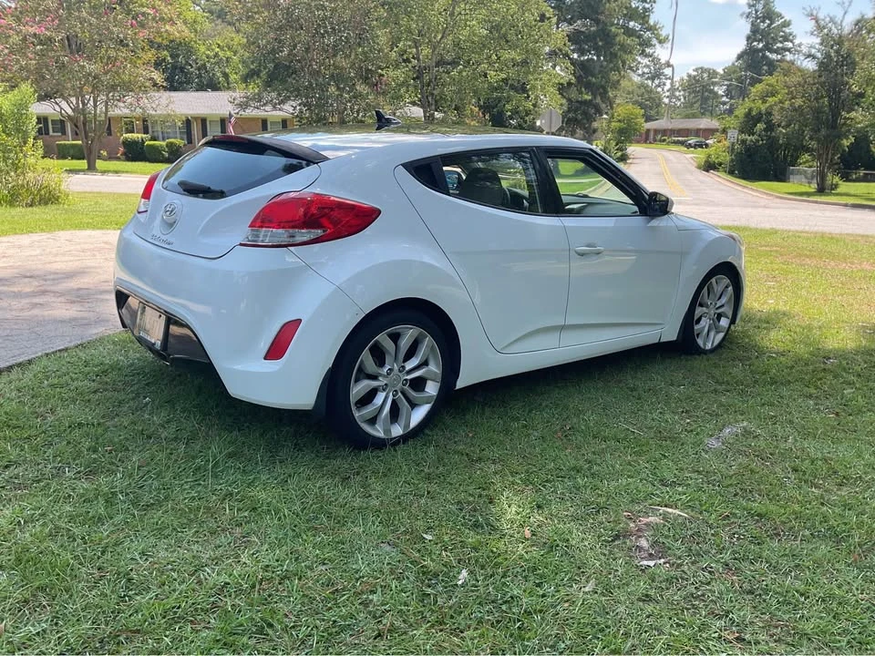 2012 Hyundai Veloster - Image 2 of 10