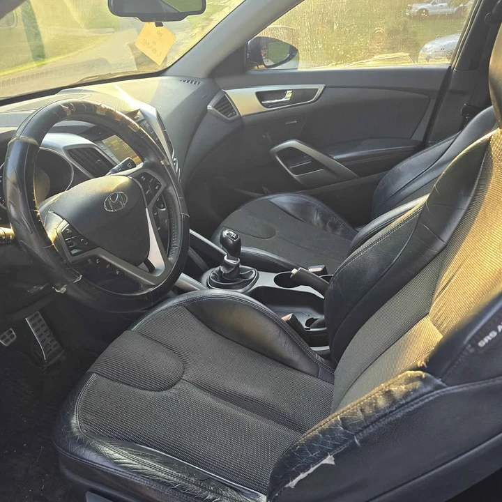2012 Hyundai Veloster - Image 4 of 10