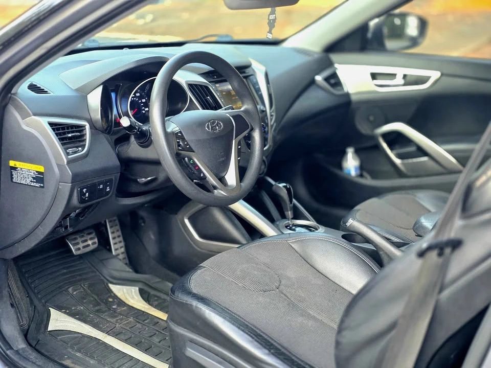 2012 Hyundai Veloster - Image 10 of 17