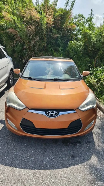 2012 Hyundai Veloster - Image 2 of 2