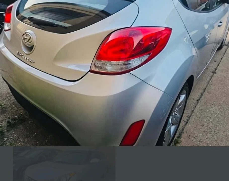 2012 Hyundai Veloster - Image 2 of 9