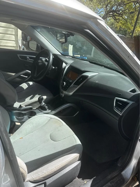 2012 Hyundai Veloster - Image 10 of 12