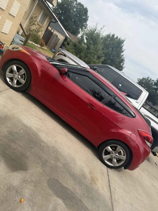 2012 Hyundai Veloster - Image 2 of 2