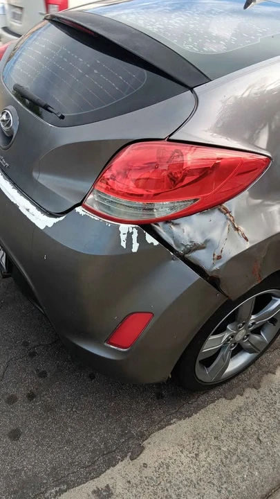 2012 Hyundai Veloster - Image 2 of 9