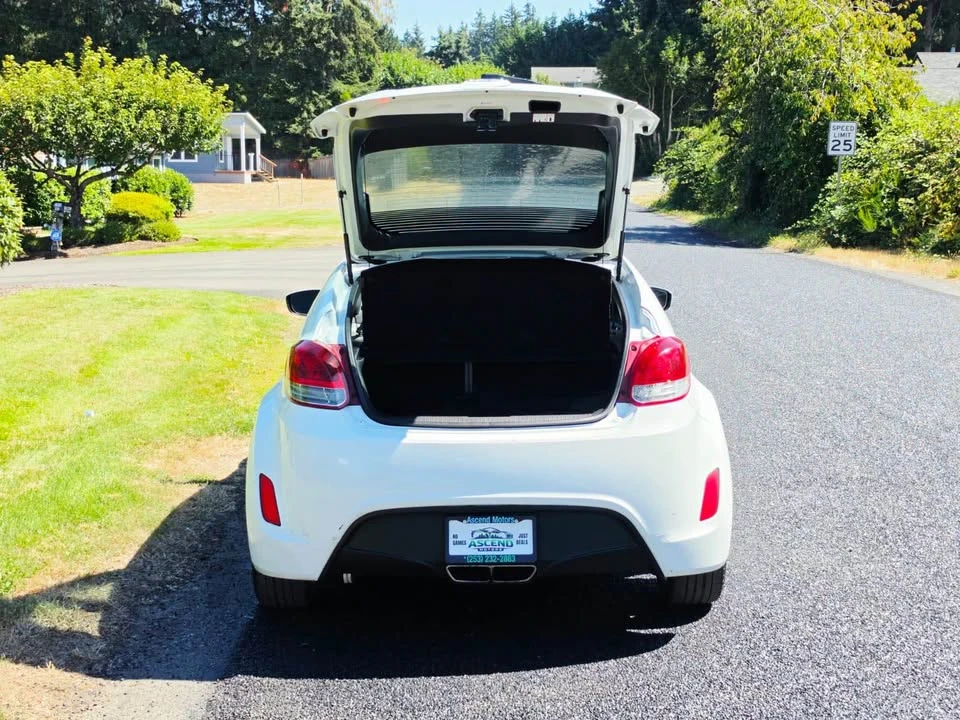 2012 Hyundai Veloster - Image 16 of 17