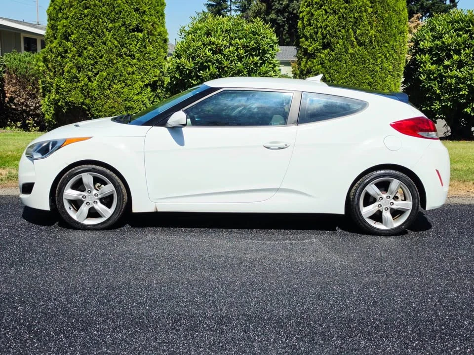 2012 Hyundai Veloster - Image 2 of 17