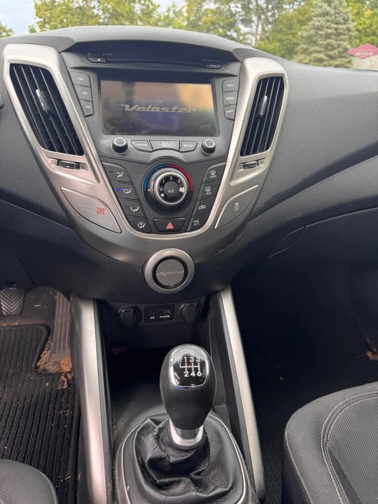 2012 Hyundai Veloster - Image 10 of 12