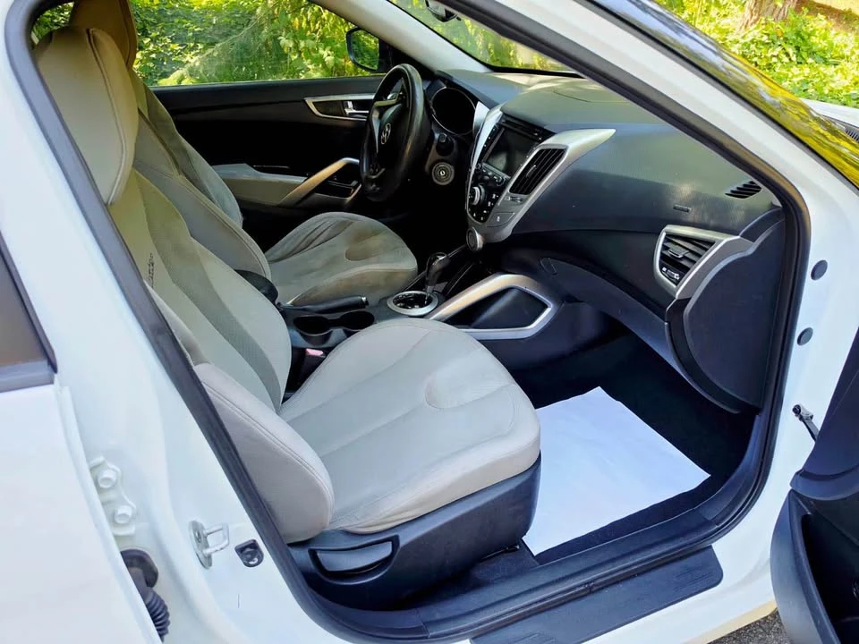 2012 Hyundai Veloster - Image 11 of 17