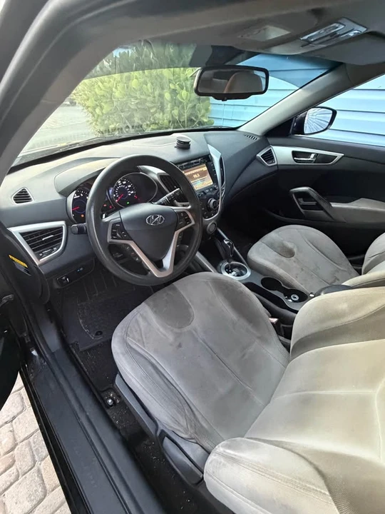 2012 Hyundai Veloster - Image 10 of 11