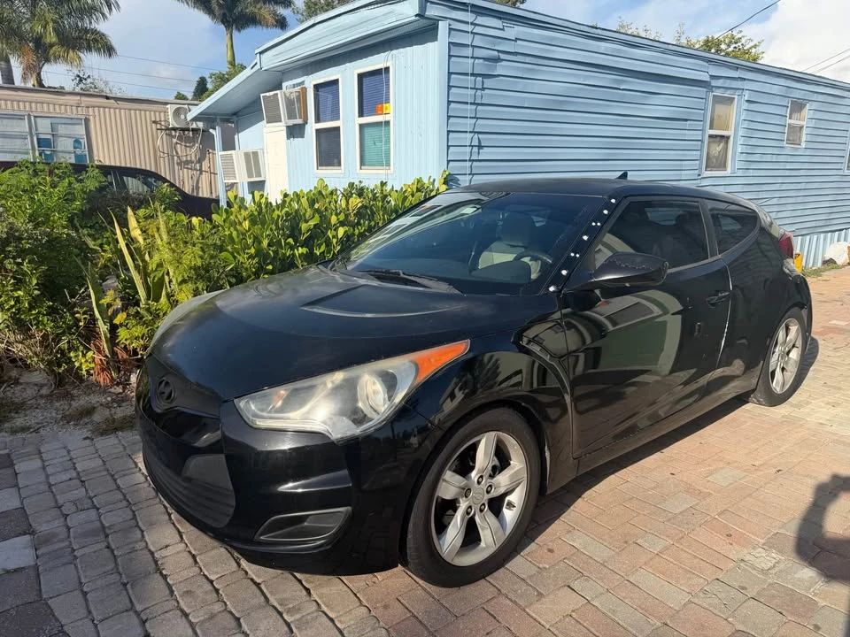 2012 Hyundai Veloster - Image 2 of 11