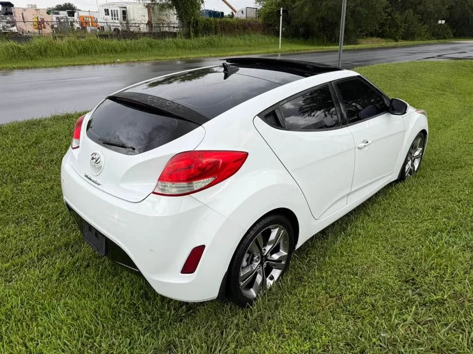 2012 Hyundai Veloster - Image 2 of 15