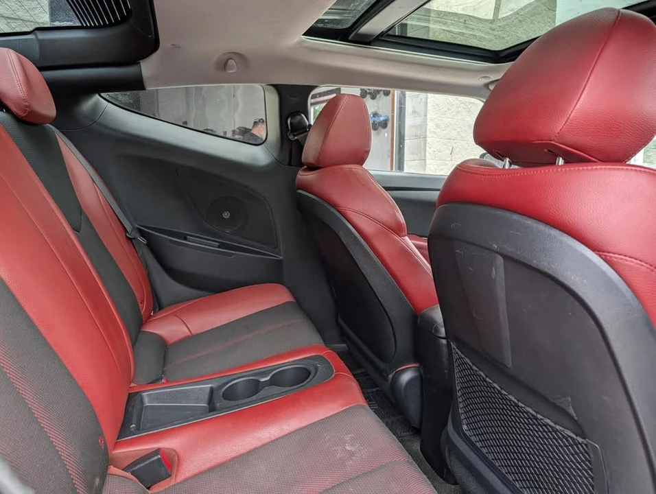 2012 Hyundai Veloster - Image 11 of 20