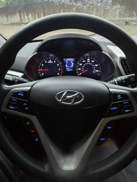 2012 Hyundai Veloster - Image 2 of 10